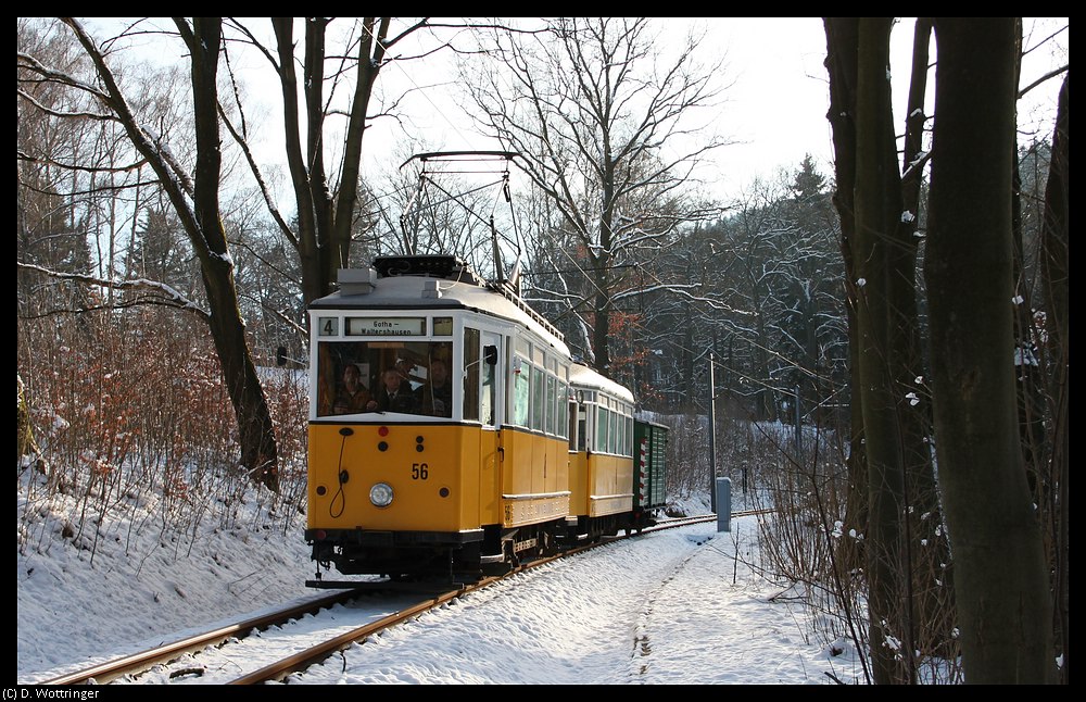 Triebwagen 56 am 22. Januar 2011 kurz vor der Haltestelle Waltershausen-Schnepfental.