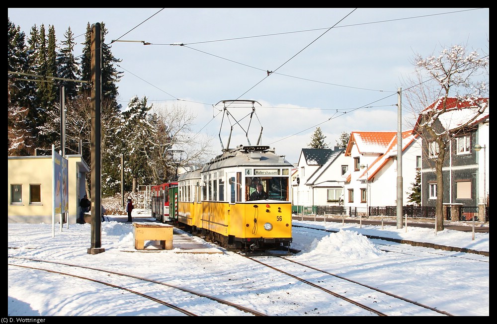 Triebwagen 56 mit Anhang am 22. Januar 2011 in Tabarz, der Wendeschleife der Thringerwaldbahn.