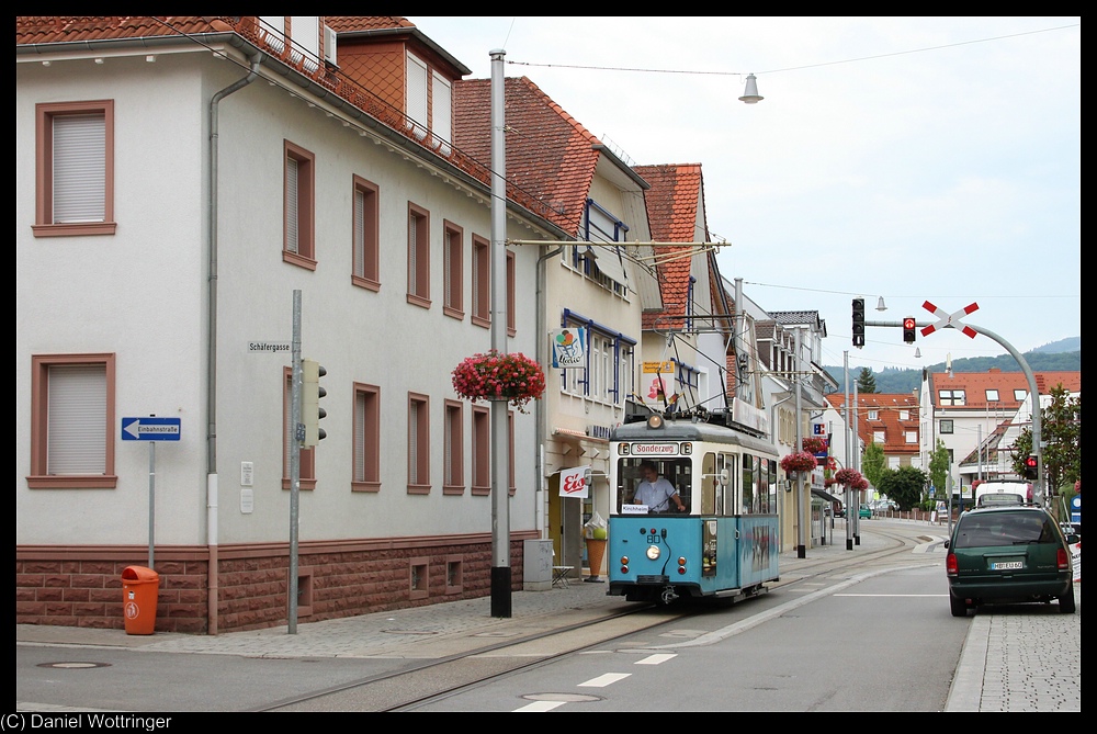 Triebwagen 80 hat sein Ziel, den Kirchheimer Friedhof, am 17. Juli 2010 fast erreicht.