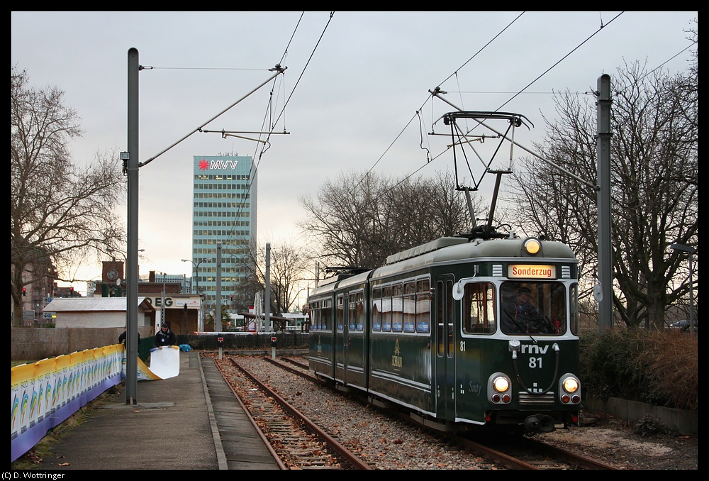 Triebwagen 81 hat am 04. Januar 2011 im Bahnhof Mannheim-Kurpfalzbr�cke von Gleis 1 auf Gleis 2 umgesetzt und wird sogleich auf das Streckengleis ausfahren.