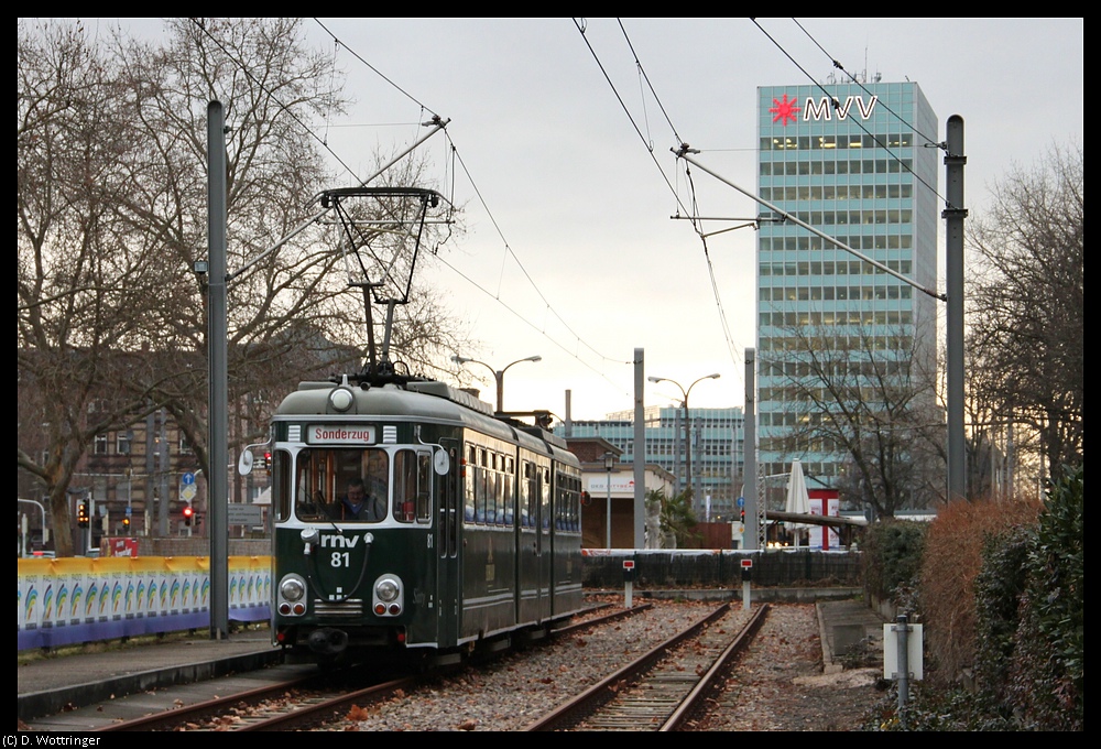 Triebwagen 81 steht am 04. Februar 2010 nach einer Sonderfahrt im Bahnhof Mannheim-Kurpfalzbrcke fr die Fahrt in die Wagenhalle bereit.