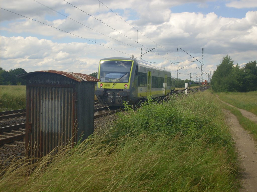 Triebwagen der Agilis zwischen Hallstadt und Breitengbach 23.06.2013
