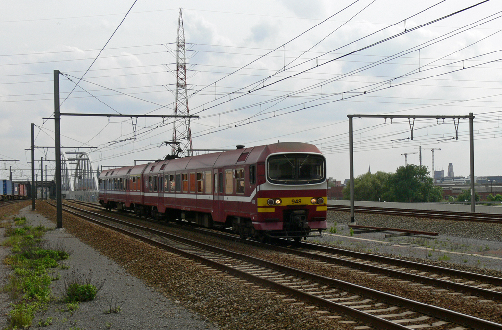 Triebwagen AM948 in Bahnhof Antwerpen-Luchtbal, Aufnahme am 20.05.2009 