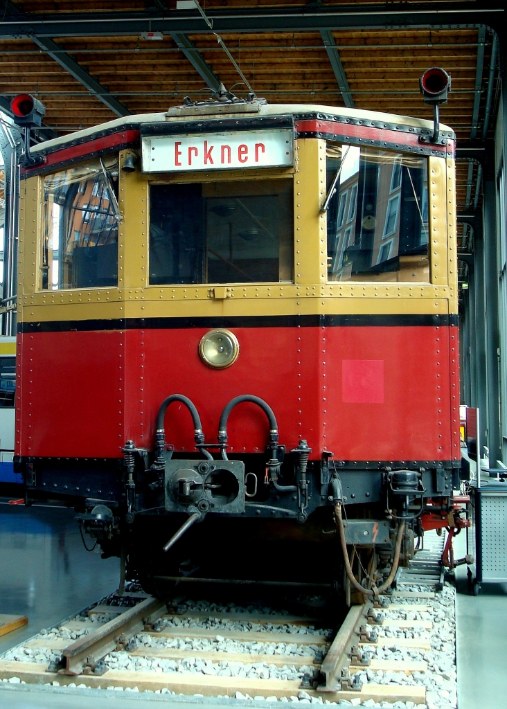 Triebwagen der Berliner S-Bahn im  Verkehrszentrum  des Deutschen Museums Mnchen, 30.4.2011