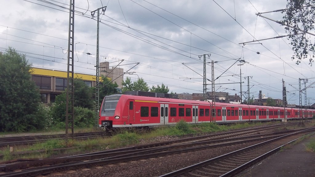 Triebwagen der BR 425 in Lehrte am 16.06.2012.