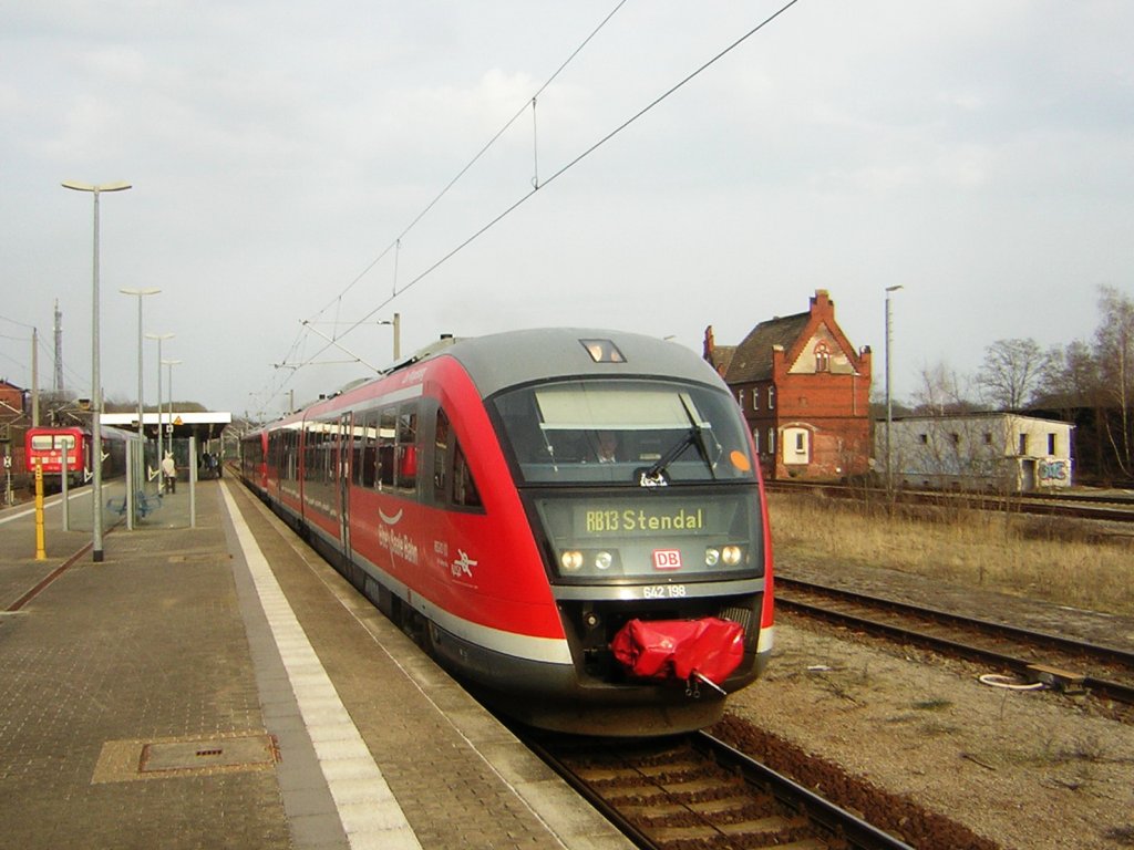 Triebwagen BR 642 ausfahrt Rathenow RB 13 nach Stendal 24.4.2011