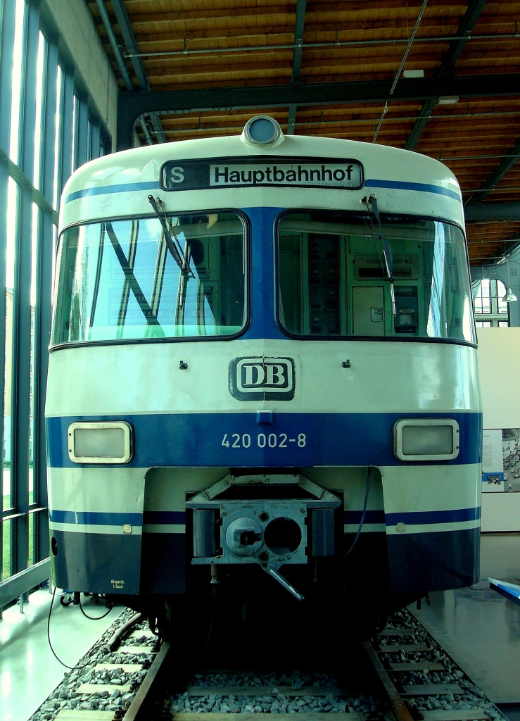 Triebwagen der ersten Generation Mnchener S-Bahnzge im  Verkehrszentrum  des Deutschen Museums Mnchen. 30.4.2011