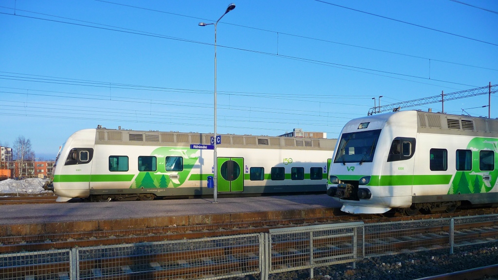 Triebwagen Sm4 #6301 und 6408 der VR im Bahnhof Riihimki, 14.4.13 