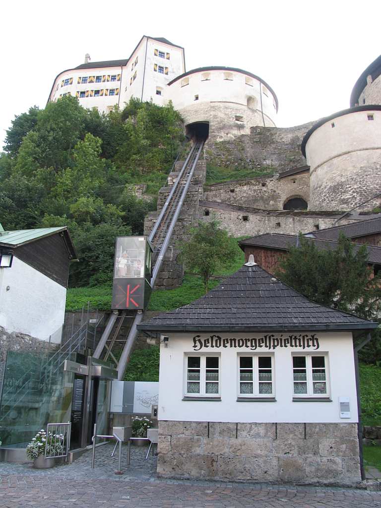 Triebwagen der Standseilbahn Kufstein in Kufstein am 26-8-2008.