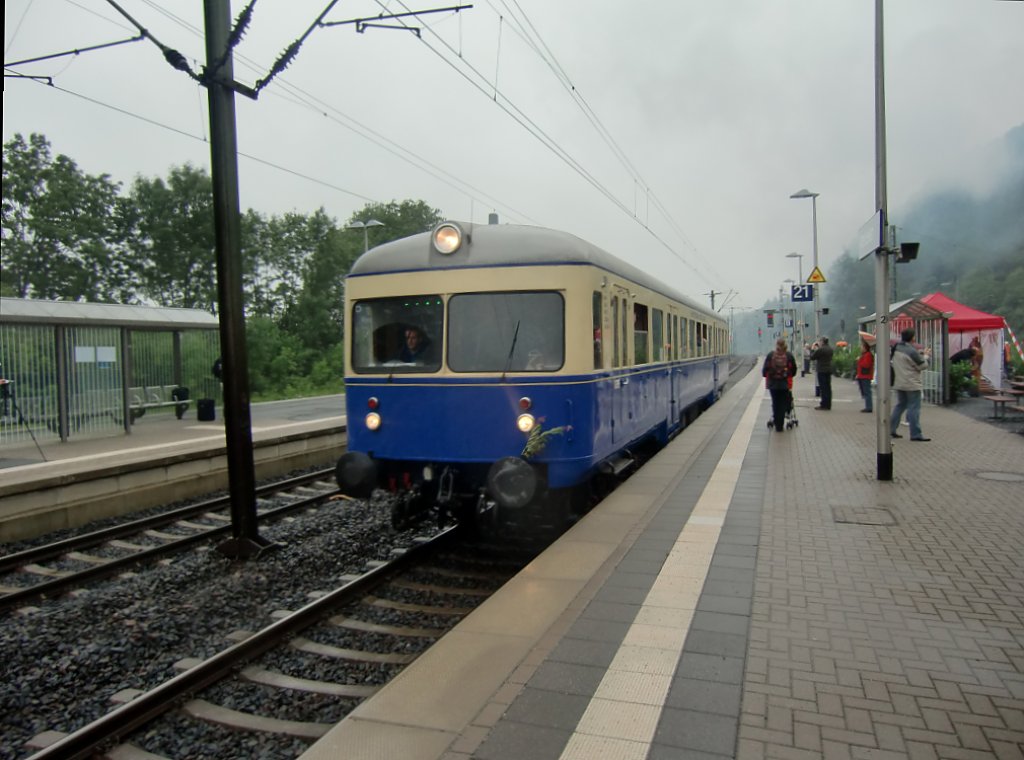 Triebwagen  T2  in Altenbeken wegen Vivat Viadukt (03.07.2011)