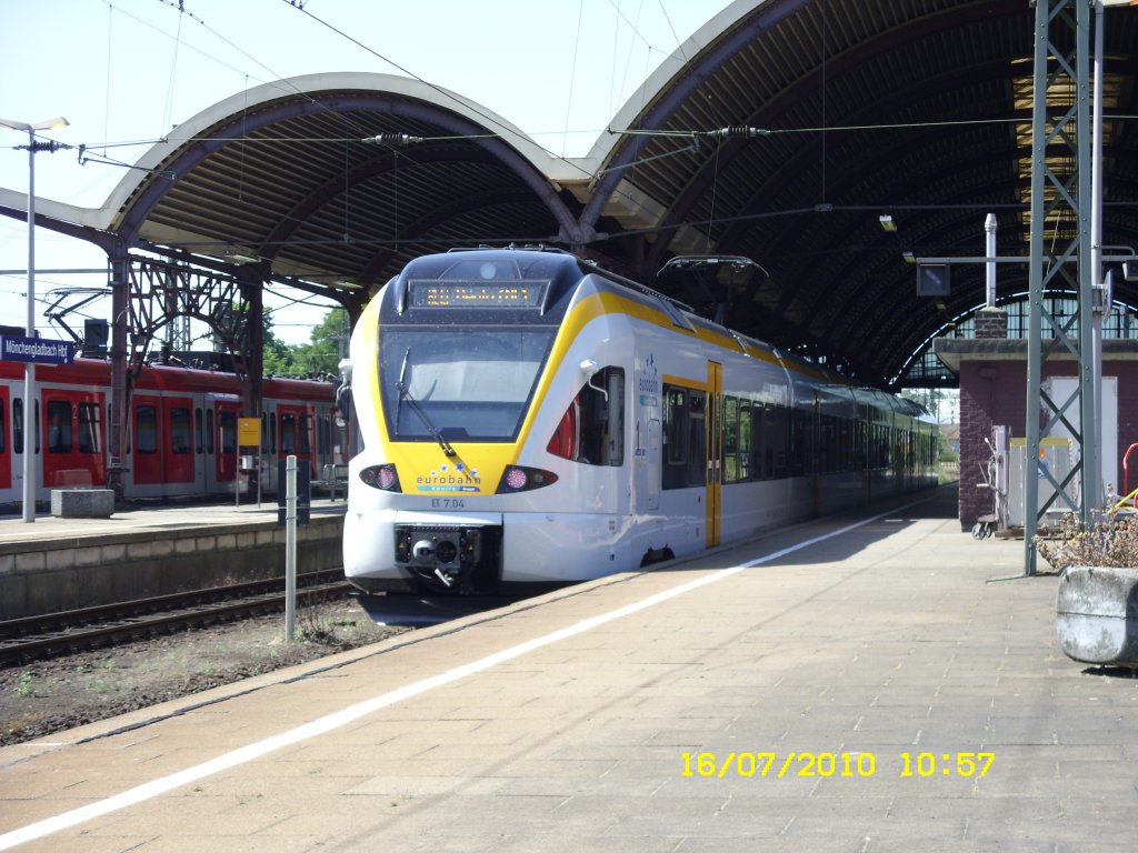 Triebwagen(Flirt) der Eurobahn mit RE 13 im Hbf Mnchengladbach am 16.7.2010