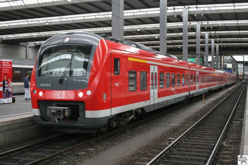 Triebzug 440 015-6 steht im Hauptbahnhof Mnchen am 11. Oktober 2009.