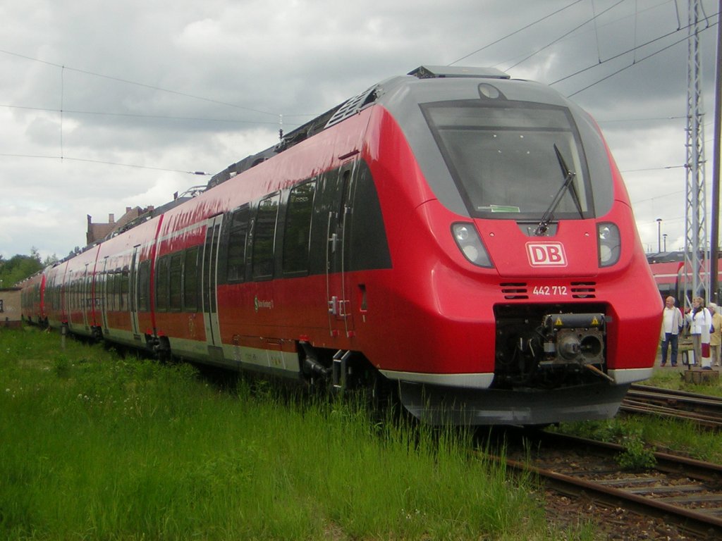 Triebzug 442 712 in Elstal Eisenbahnfest 15.5.2011

