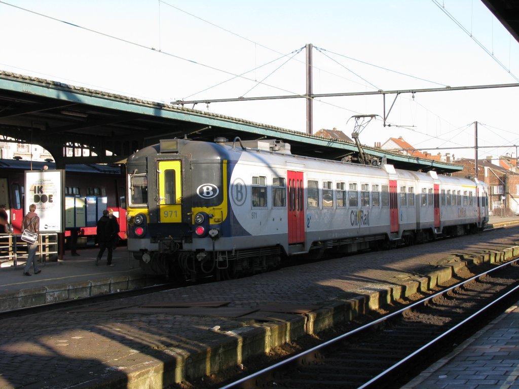 Triebzug 971 der Cityrail am 2. Mrz 2010 in Gent st.Pieters