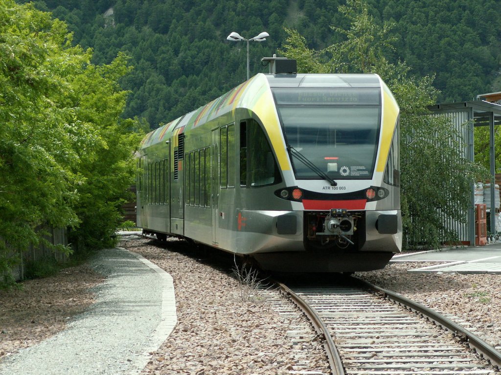 Triebzug ATR 100 auf dem Abstellgleis nahe dem Gleisfnfeck in Mals/Malles.01.06.10