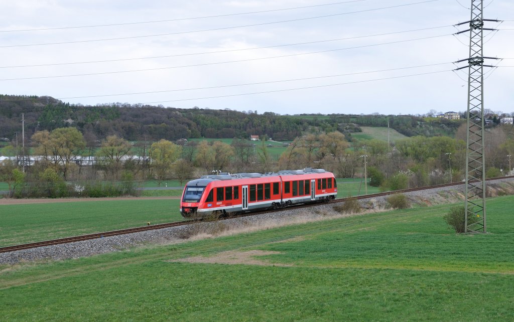 Triebzug Baureihe 648 814 Lint genau einen Kilometer vor dem Bahnhof Neustadt Aisch.