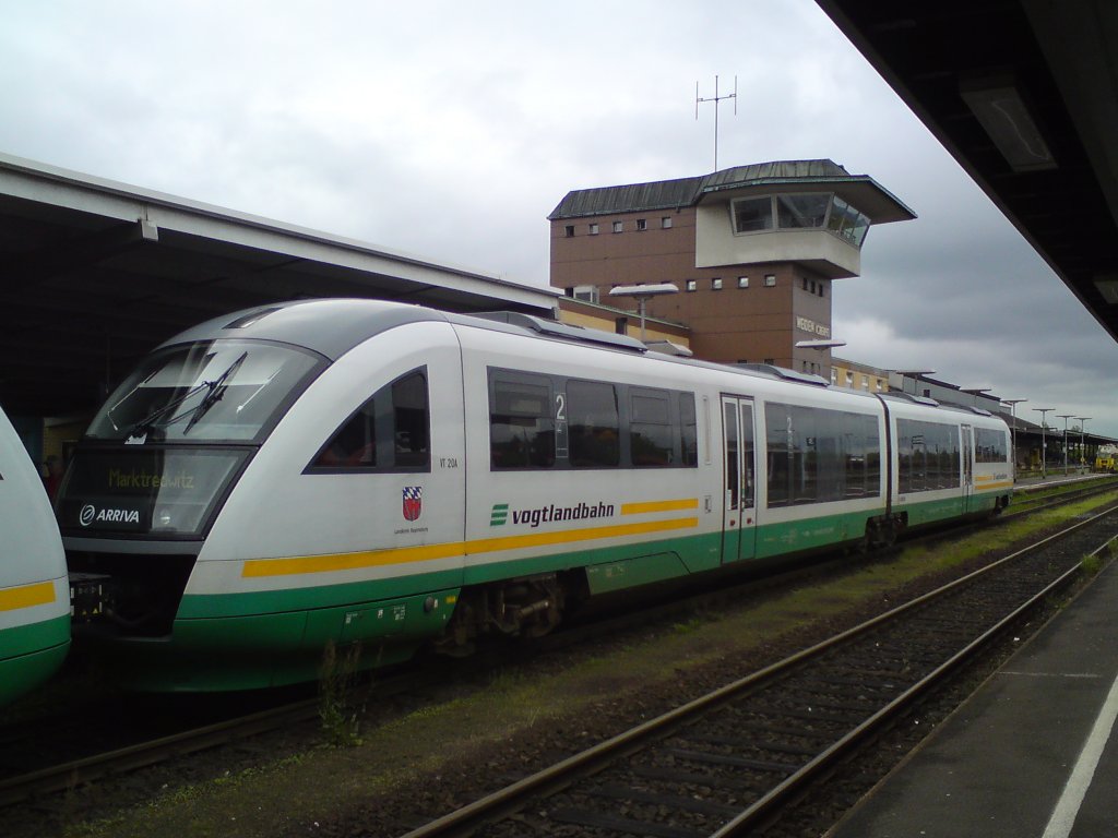 Triebzug VT20, 95 80 0642 320-5  +  95 80 0642 820-4 D-VBG  Desiro mit VBG 81908 auf Gleis 1 am 15.05.2010 in Bahnhof Weiden (Oberpf) 