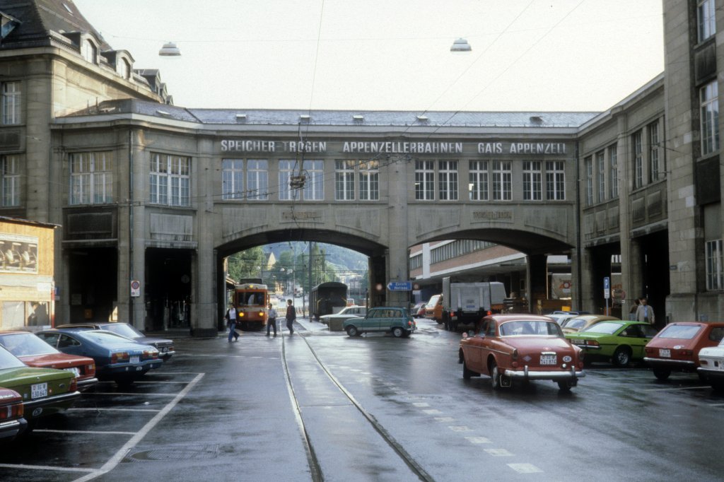 Trogenerbahn: Ein TB-Pendelzug hlt am 27. Juni 1980 im Bahnhof der Appenzellerbahnen in St. Gallen.