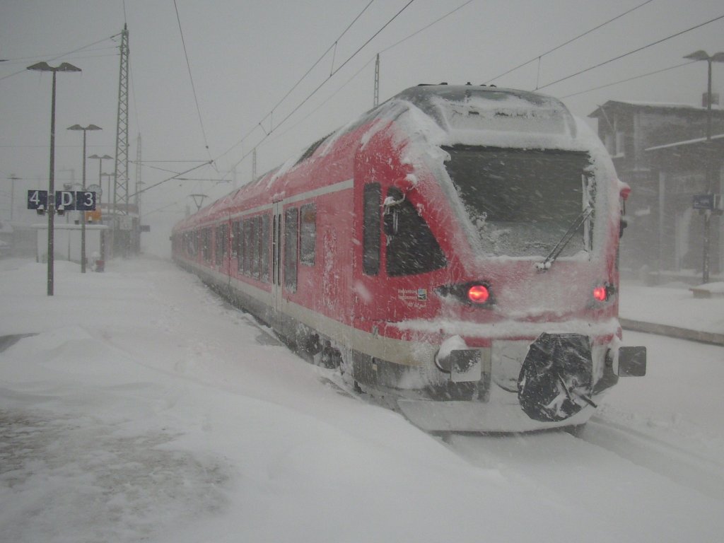 Trotz funktionierter Fahrleitung und angelegten Stromabnehmer vereiste der 429 030 am 30.Januar 2010 in Bergen/Rgen.Dennoch bis zur Rckfahrt blieb der Zug im Schnee nicht stecken und brauchte so keine Hilfe.  