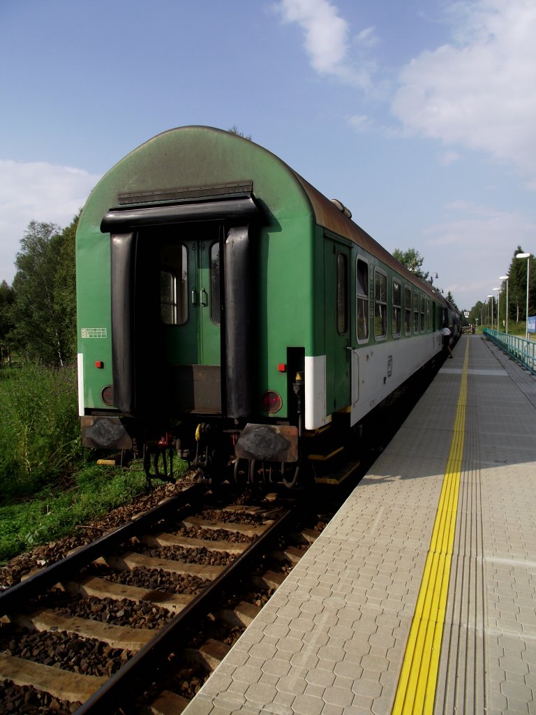 Tschechier Reise Waggon steht am 10.08.12 in Haidm�hle  