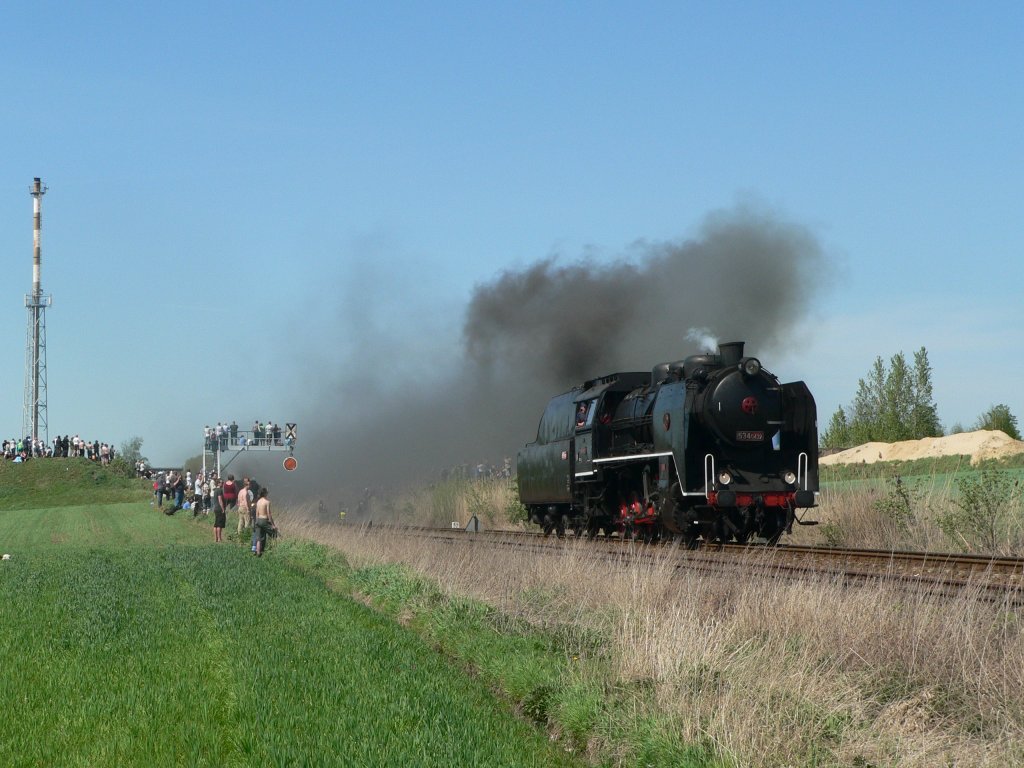 Tschechische Dampflok 534.0432 am 28.4.2012 auf der Dampflokparade in Wolsztyn.
