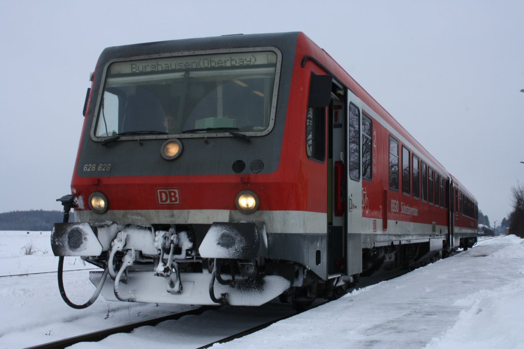 Tssling am 03.01.11: BR 628 626 in Fahrtrichtung Alttting/ Burghausen.