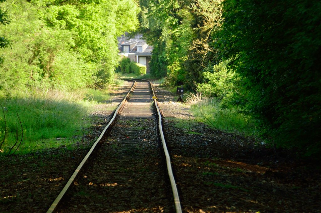Tunnelblick, Blick auf einen Gleiszugang einer Recyclingfirma in Viersen.18.5.2013