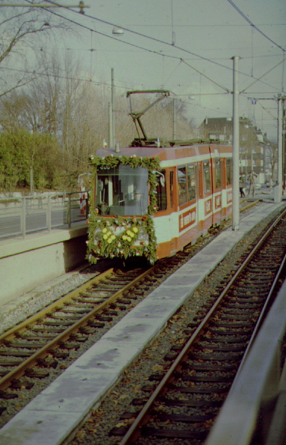 Tunnelerffnung Bochum Hauptbahnhof - Ruhrstadion am 28. November 1981.