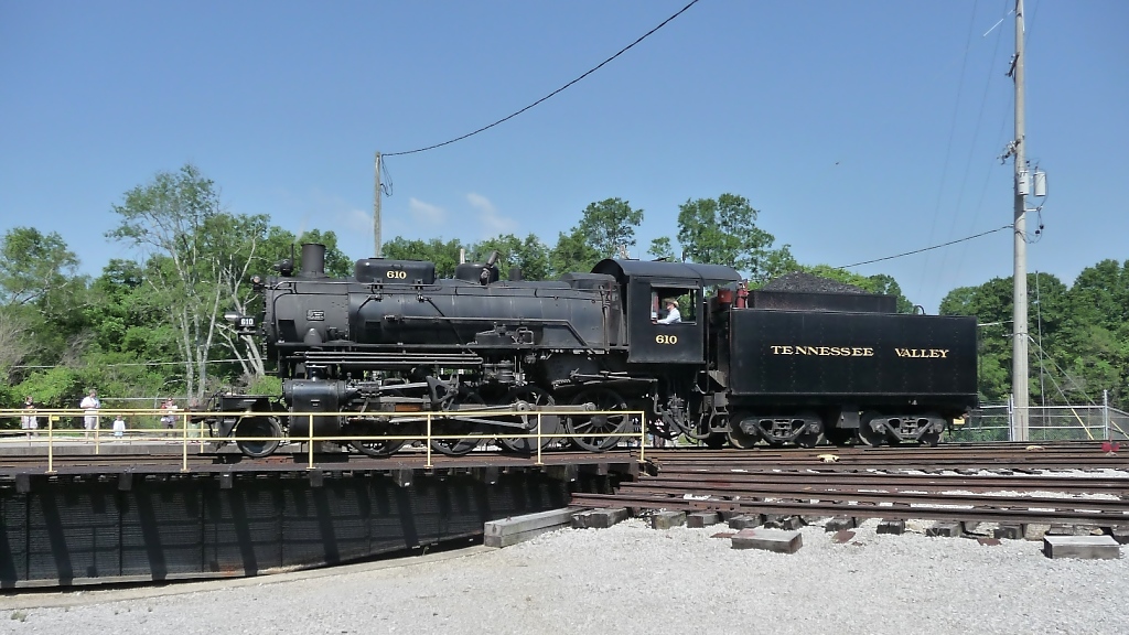 TVRM #610 fhrt auf die Drehscheibe in East Chattanooga (30.5.09).