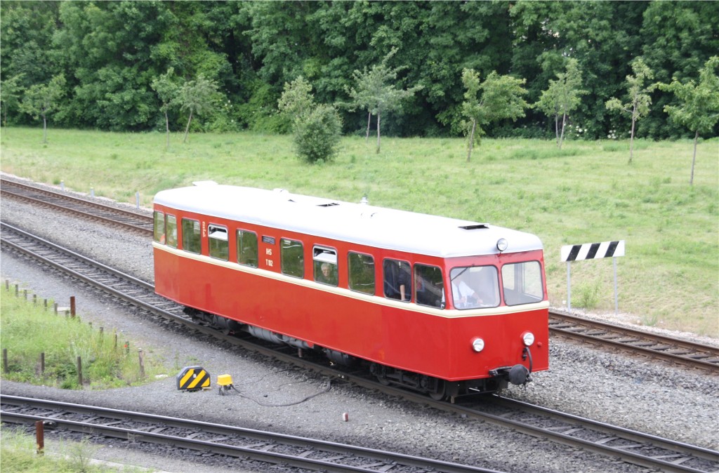 TW 102 der IHS befhrt als Gasttriebwagen die Strecke der HSB am 10.06.2012