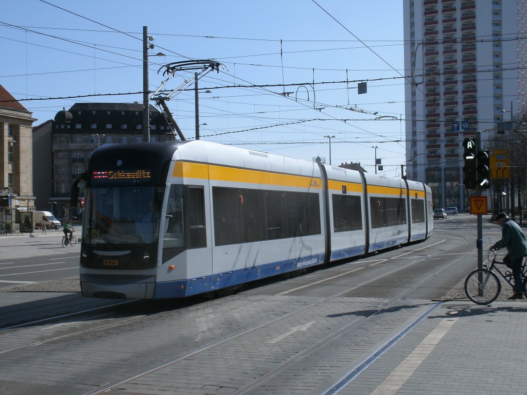Tw 1225 fuhr,am 26.Mrz 2012,in die Station  Hauptbahnhof  in Leipzig ein.