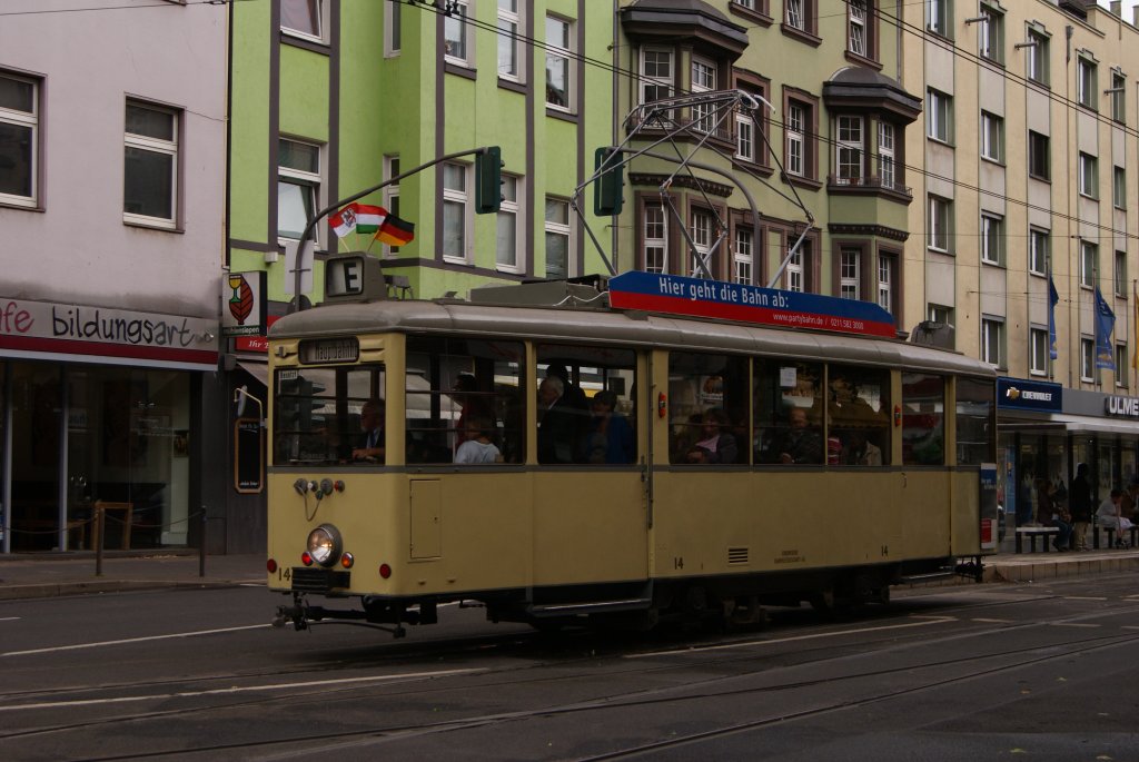 Tw 14 beim Straenbahnkorso am 19.06.2011 am Karolingerplatz in Dsseldorf