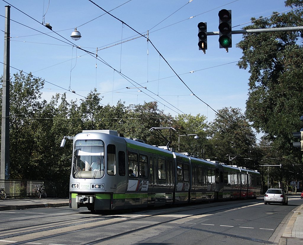 TW 2000 Verband an der Haltestelle  Nordstadt S-Bahnhof  in Hannover am 24.09.2011.