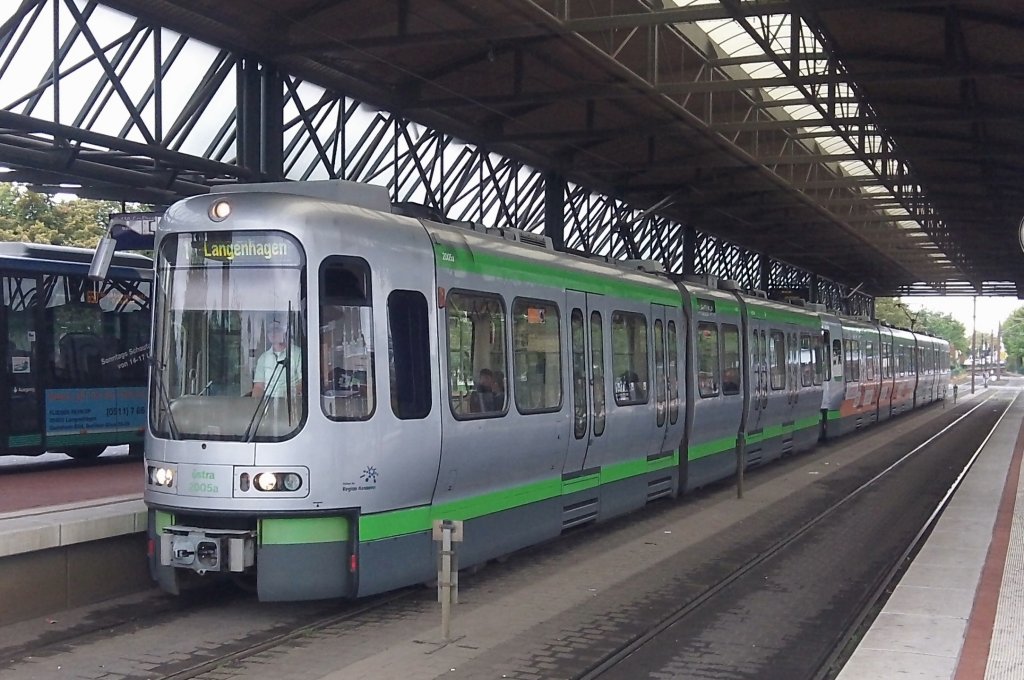 TW 2000/2005 Verband in der Station Langenhagen/Centrum, am 25.09.2012.