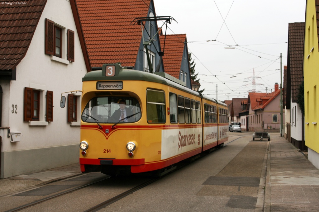 TW 214 auf Sonderfahrt durch Karlsruhe. Hier bei der Durchfahrt der Rappenwrtstrae zwischen Kirchplatz und Hammweg.