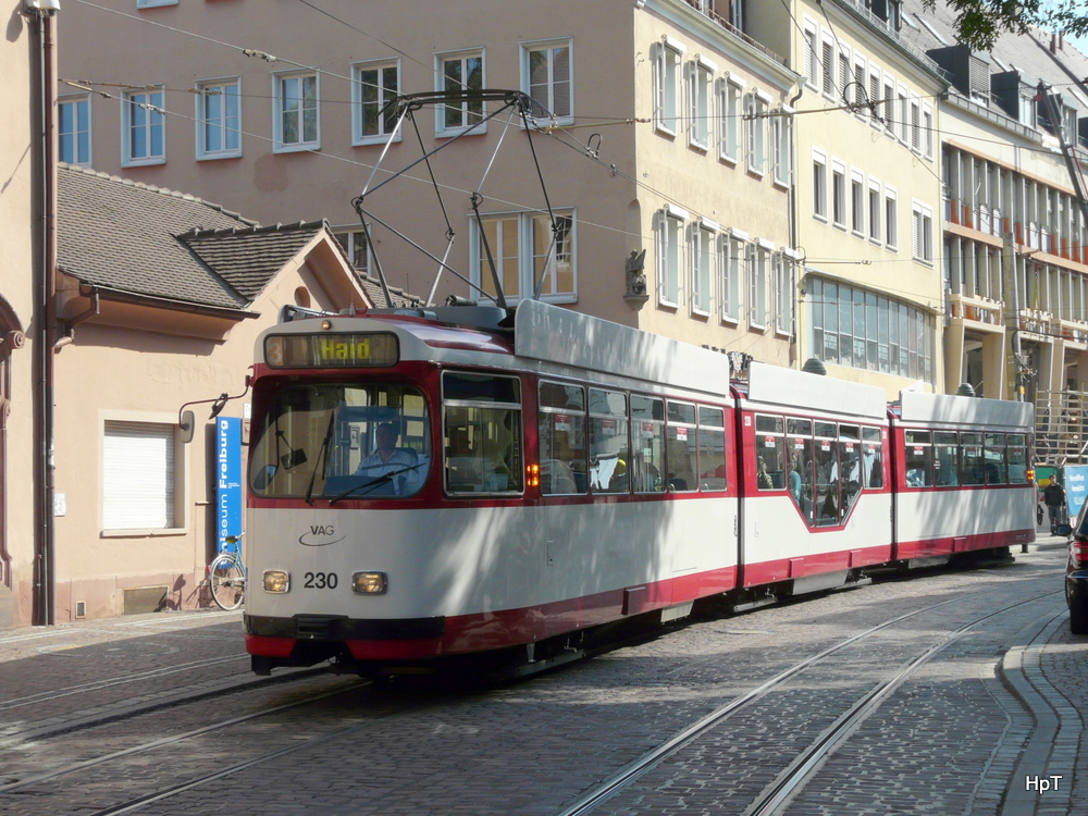 TW 230 unterwegs auf der Linie 3 in der Stadt Freiburg im Breigau am 22.09.2010