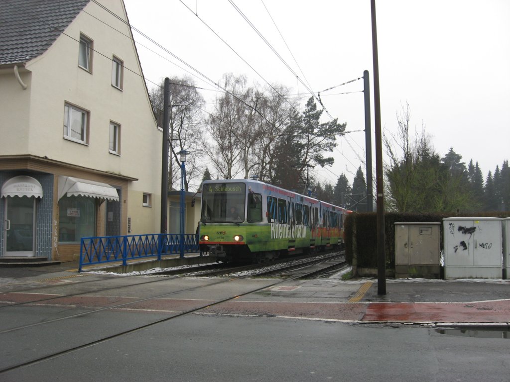 TW 2326 am 18. Februar 2010 als Linie 4 Fahrtrichtung Bocklemnd in der Haltestelle  Odenthaler Strae  in K-Dnnwald.