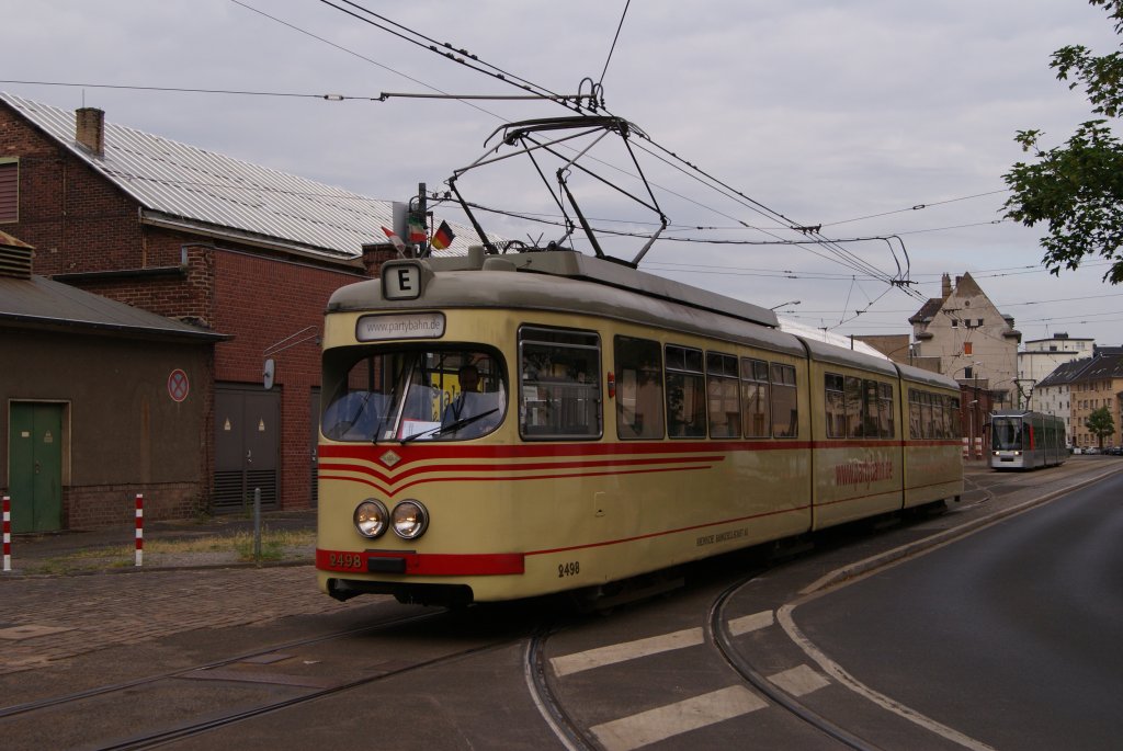 Tw 2498 rangierte am 09.06.2011 in Dsseldorf Am Steinberg