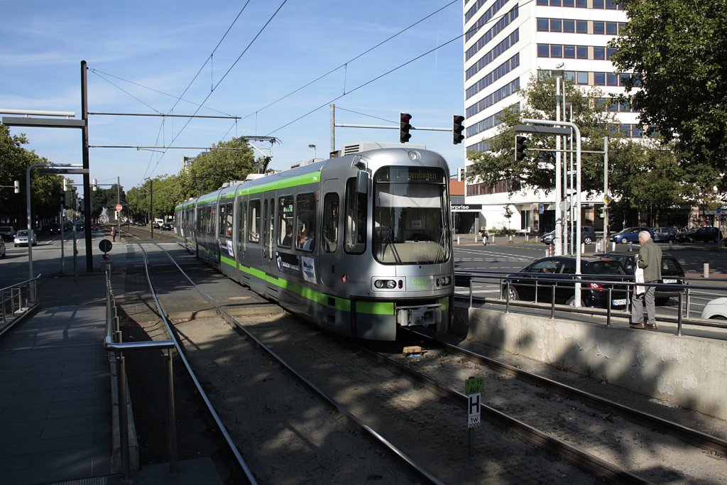 TW 2500 Verband, an der Haltestelle Niedersachenring, in Hnanover, am 24.09.2011.