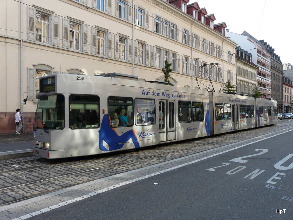 TW 259 unterwegs auf der Linie 5 in der Stadt Freiburg im Breigau am 22.09.2010

