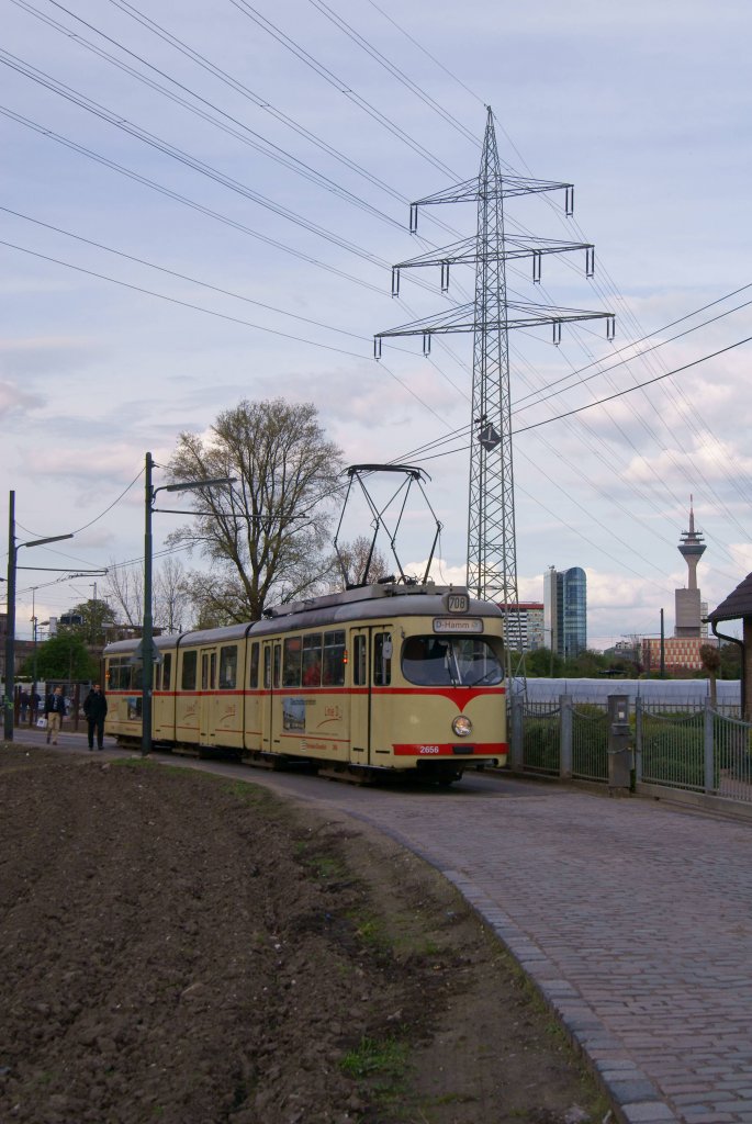 Tw 2656 auf Sonderfahrt am S-Bahnhof Dsseldorf-Hamm am 19.04.2012
