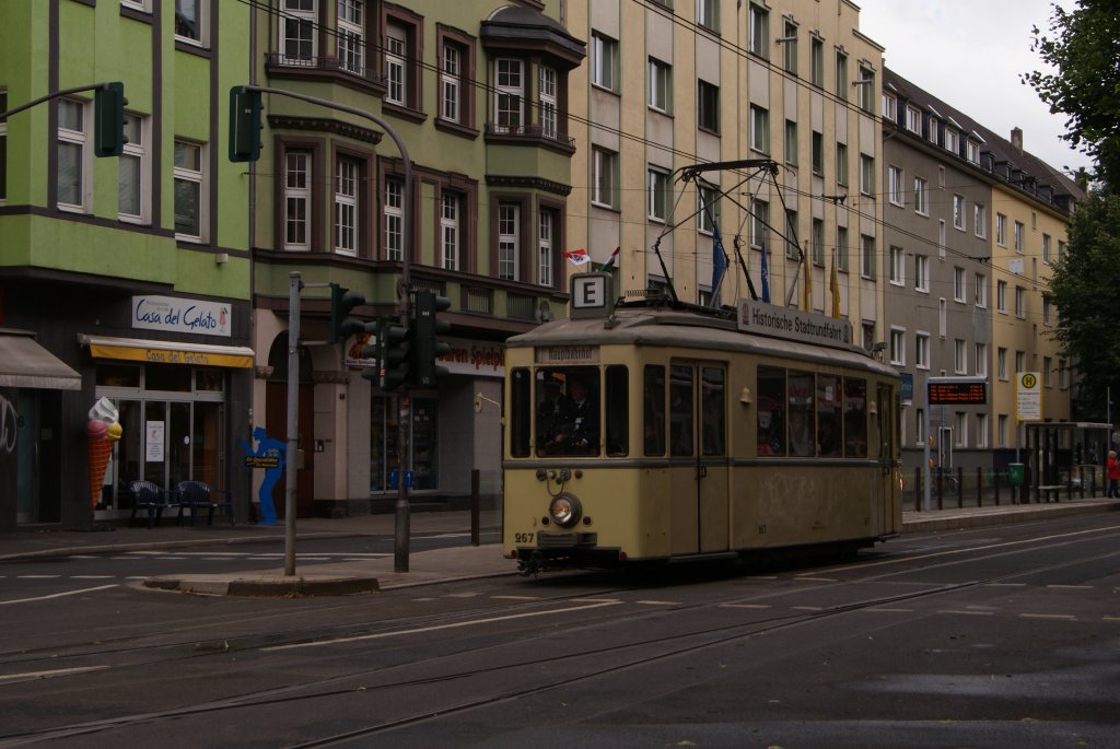 Tw 267 beim Straenbahnkorso am 19.06.2011 am Karolingerplatz in Dsseldorf