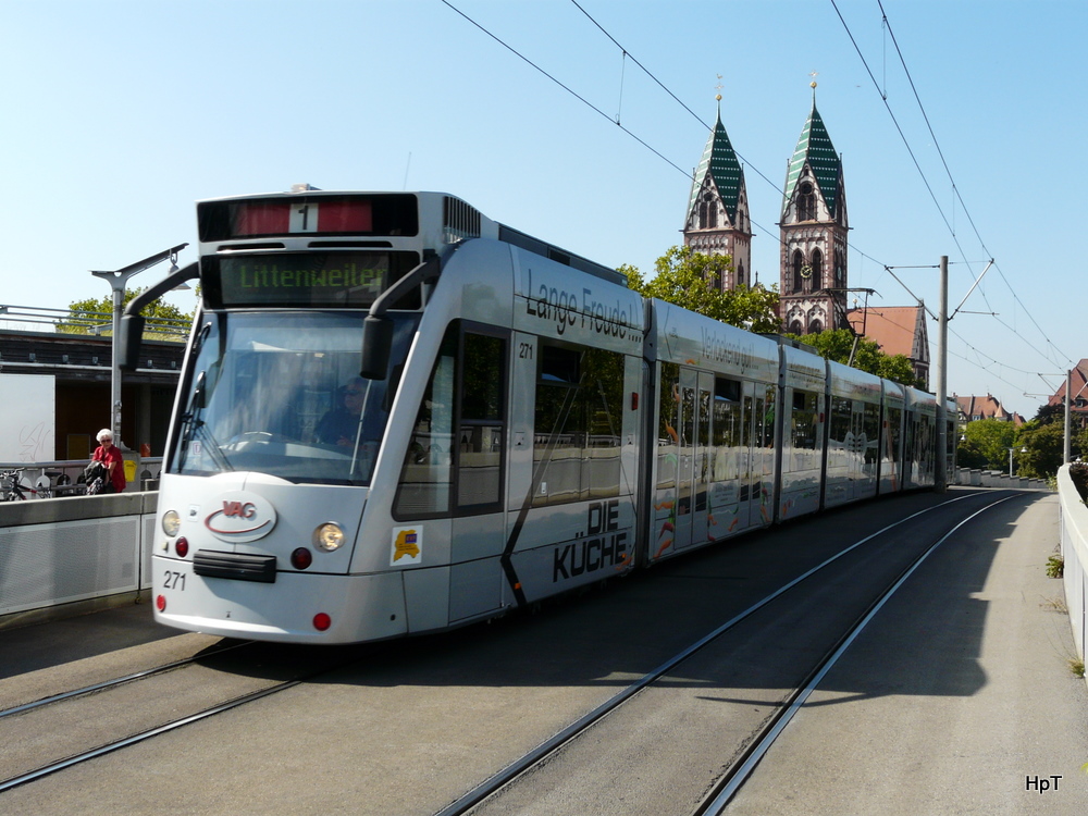 TW 271 unterwegs auf der Linie 1 in der Stadt Freiburg im Breigau am 22.09.2010

