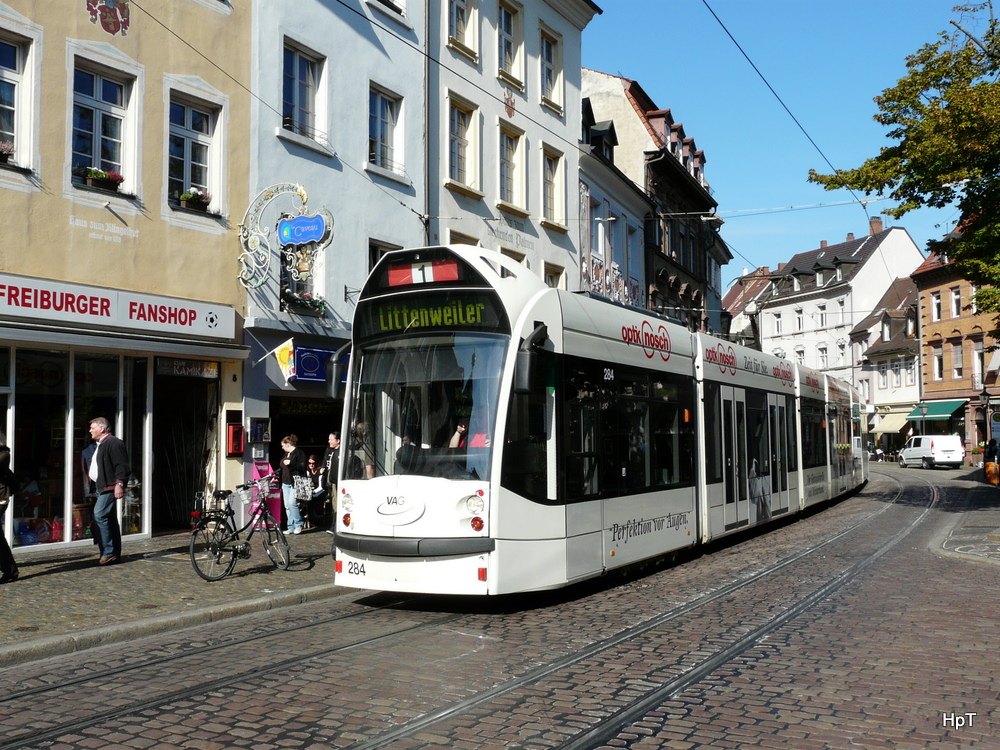 TW 284 unterwegs auf der Linie 1 in der Stadt Freiburg im Breigau am 22.09.2010 

