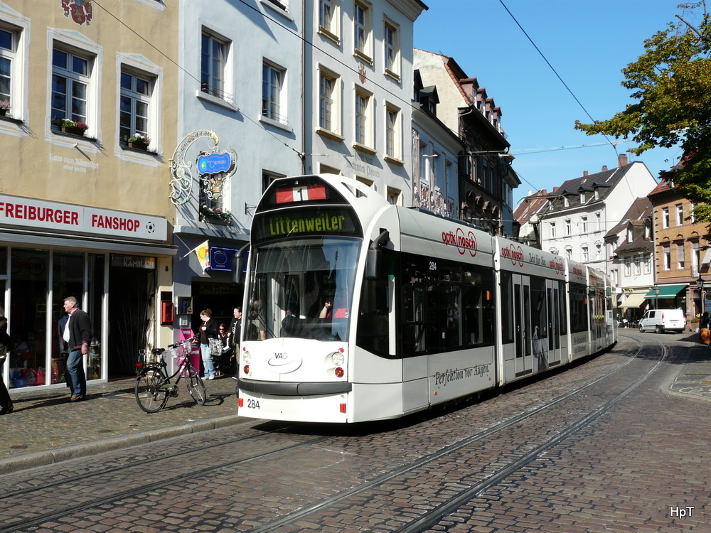 TW 284 unterwegs auf der Linie 1 in der Stadt Freiburg im Breigau am 22.09.2010 

