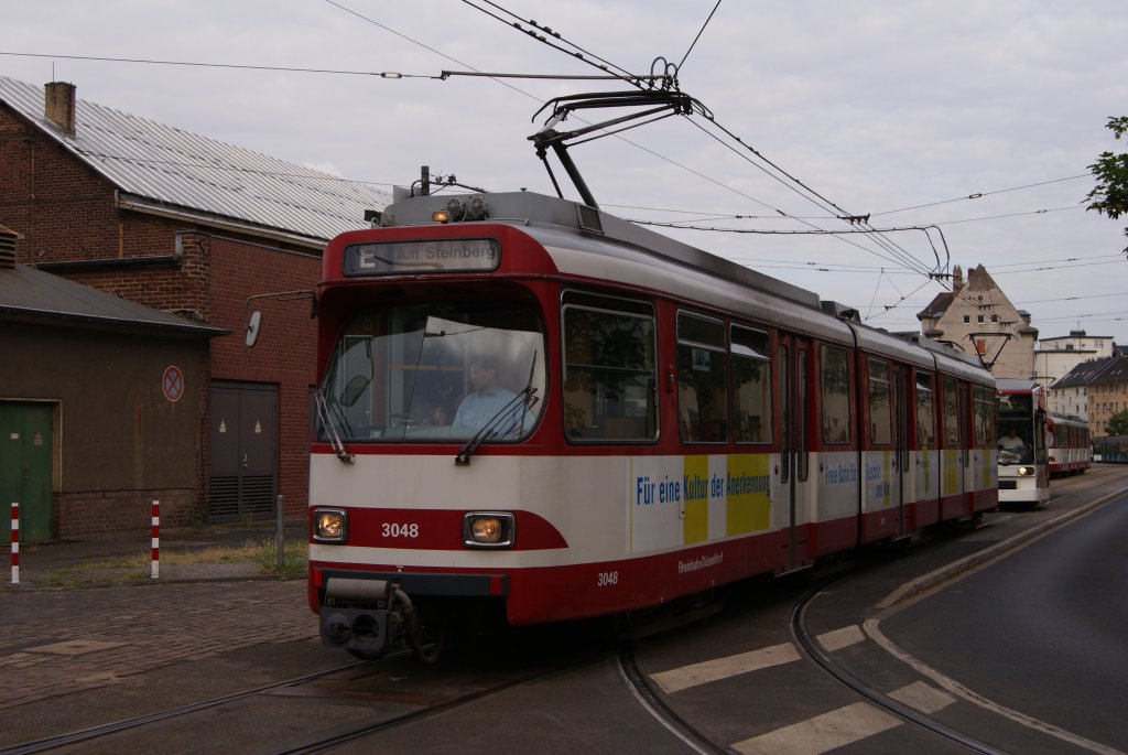 Tw 3048 hatte den Dienst fr den Tag beendet. Hier fhrt er gerade in den Betriebshof Am Steinberg rein (Dsseldorf)