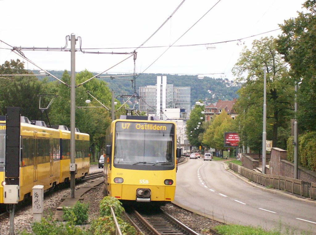 TW 3319/3320 kurz nach Ausfahrt Eckhardshaldenweg (Pragfriedhof) Richtung Trlenstrae (Brgerhospital)  in Stuttgart am 18.09.2011