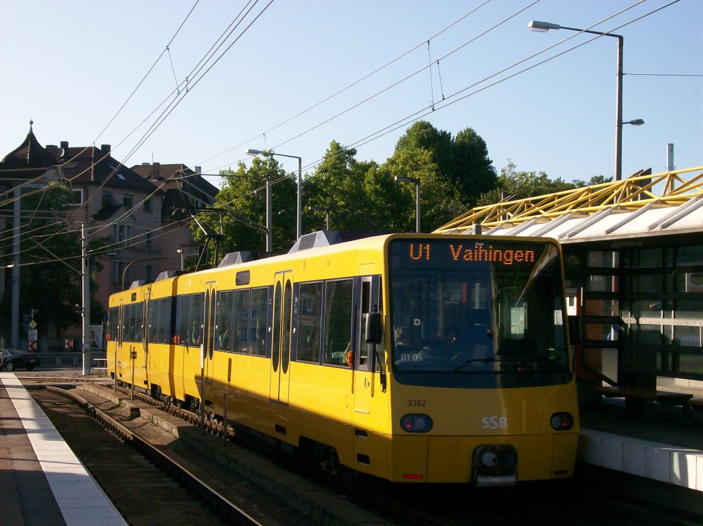 TW 3381/3382 der SSB-AG als U1 Vaihingen Kurs: 01-05 am 15.09.2011 bei Ausfahrt nach Halt an der Haltestelle Stuttgart - Augsburger Platz.