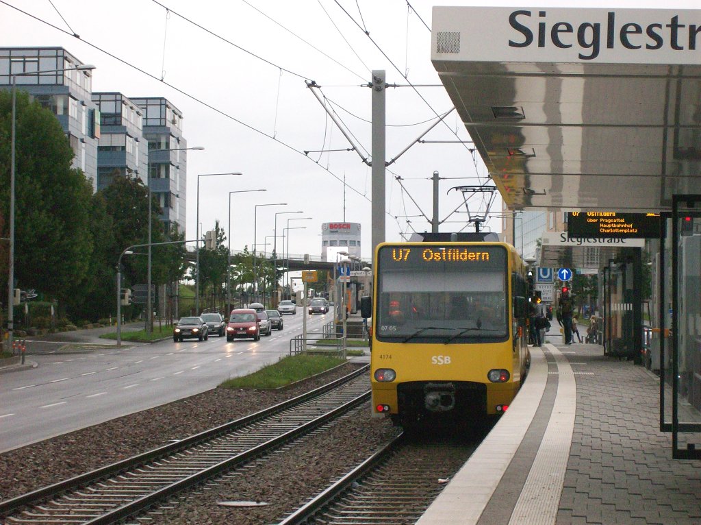 TW 4173/4174 der SSB-AG als U7 Ostfildern-Nellingen auf Kurs: 07-05 am 18.09.2011 bei halt an der Sieglestrae in Stuttgart-Feuerbach.