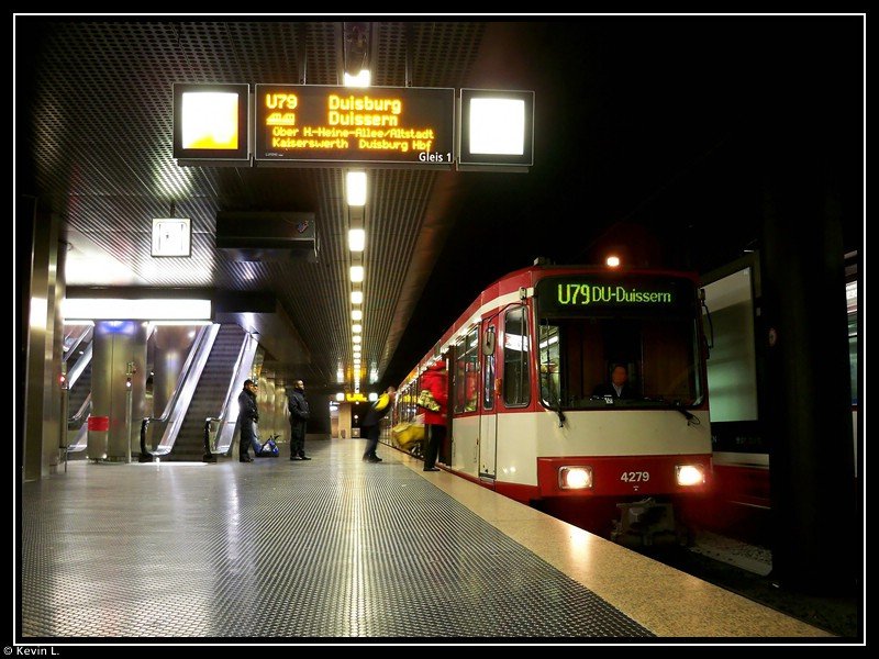 Tw 4279 im Dsseldorfer Hauptbahnhof (tief). Aufgenommen am 5.12.2009